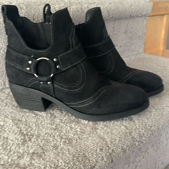 Taos Rugged Suede boots. Like new and so comfy! - Picture 1 of 6